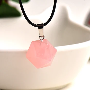 1PC Naravni Kristal Rose Quartz Je Polyhedral Obesek Je Ročno poliran Quartz Zdravilni Kamen Pendulo Meditacije, Duhovne Darove,