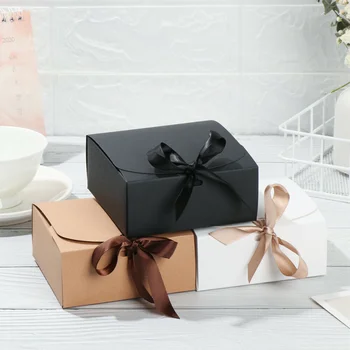 10pcs Kvadratnih Kraft Papir Polje Kartonske Embalaže Valentinovo Poročno Noč Party Gift Box S Trakci Sladkarije Shranjevanje