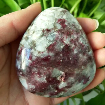 Naravni kamen plum blossom turmalin palm kamni playthings majhni kamni in zdravilnimi kristali kristali