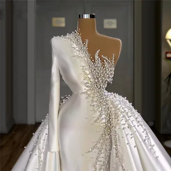 Elegantno Saten Snemljiv Vlak Poročne Obleke Biseri Beaded Eno Ramen Dolge Rokave Črto Poročne Halje Vestido De Novia 2021